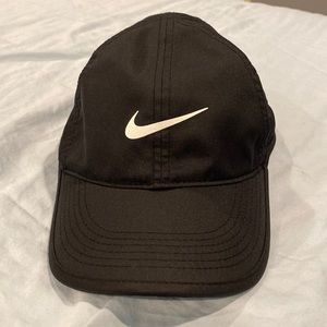 Nike Aerobill Featherlight Hat